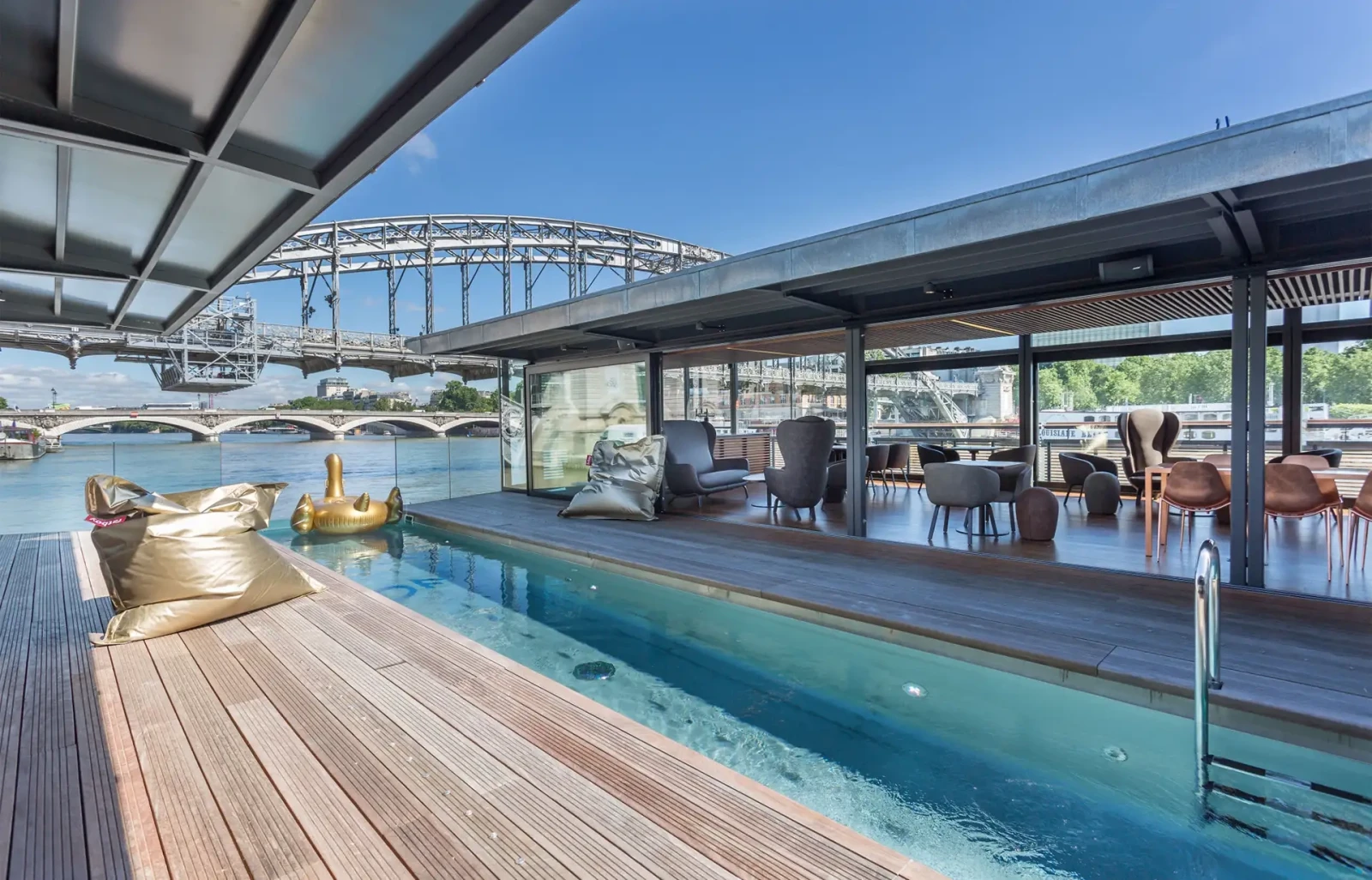 Hôtel & Bar flottant sur la Seine, OFF Paris Seine